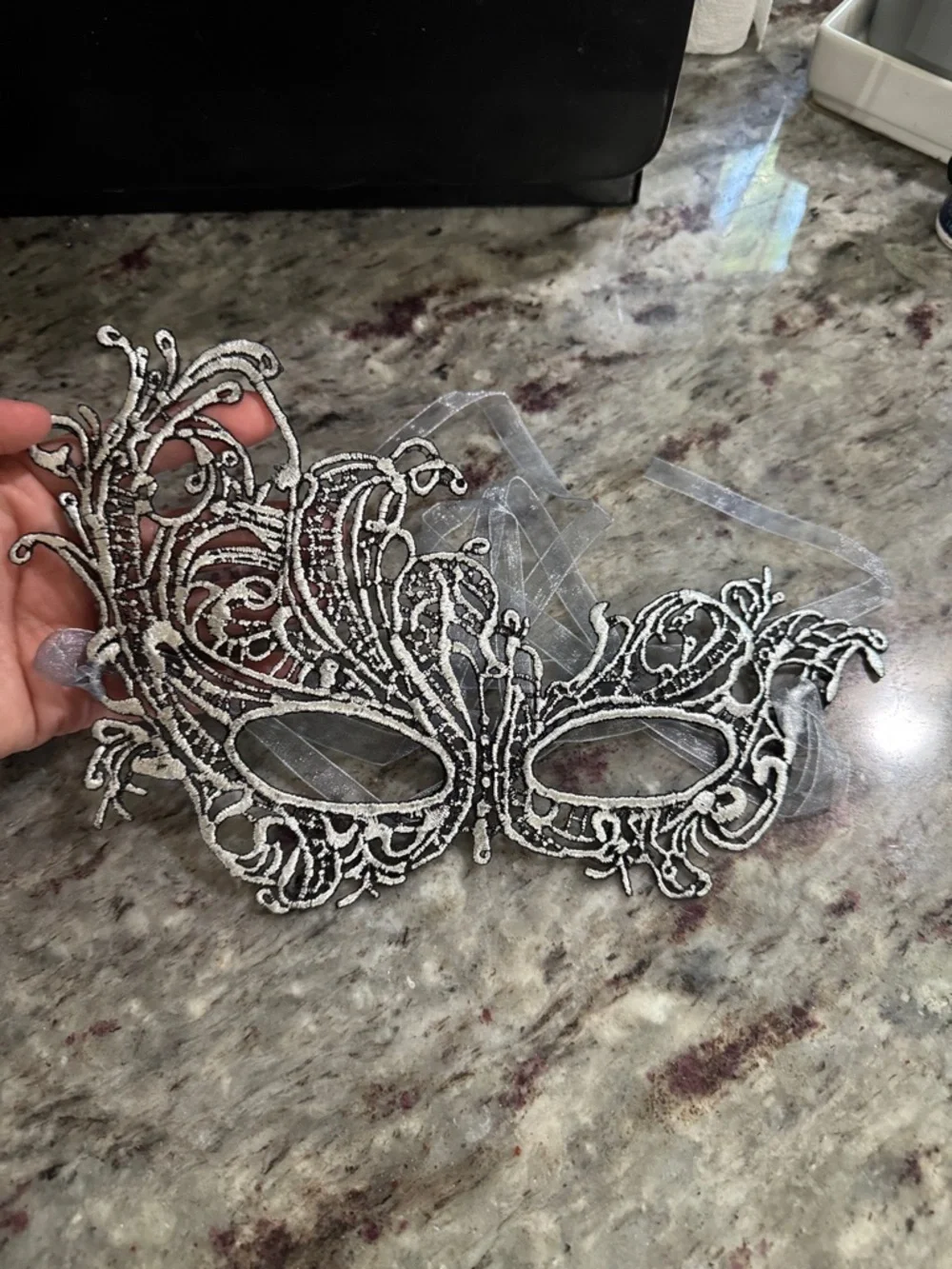 2 pcs Ornate Lace Masquerade Mask - Black & Sliver